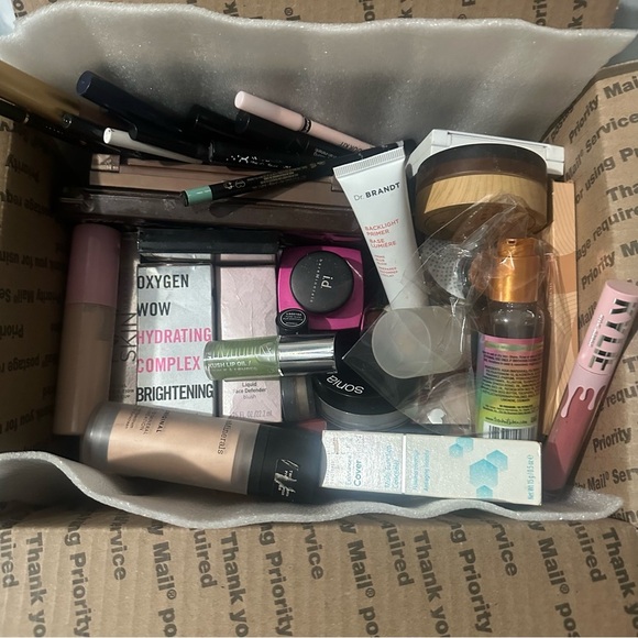 40+ Pc Discontinued High-End Makeup Lot Urban Decay Tarte Too Faced BareMinerals - Picture 1 of 1